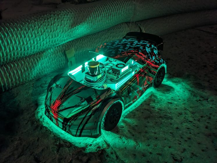 Una "pista per macchinine autonome" vince il Best Demo Award